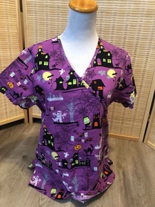 Halloween Scrubs Top Cartoon Haunted House and Mummy Medium M (H725) - Picture 1 of 8