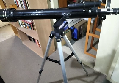 National Geographic Refractor Telescope, WRONG EYEPIECES, carry case & tripod - Image 1 of 4