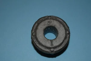 NUEVO STOCK ANTIGUO FABRICANTE DE EQUIPOS ORIGINALES MAZDA 1970-1980 BUJE DE GOMA 1757-34-153 - Imagen 1 de 4