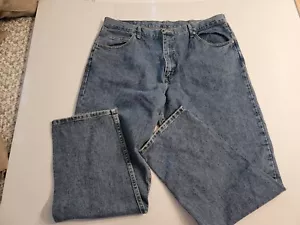 Mens Wrangler Relaxed Fit 40 x 32 New with some tags - Picture 1 of 8