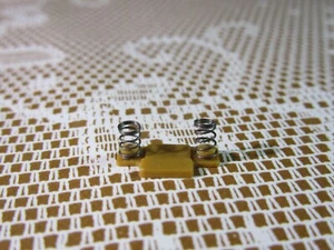 62Y Politoys M 598 Italia 2 Molle Di Sospensione Originali Per Alpine 3L 1:43 - Foto 1 di 5