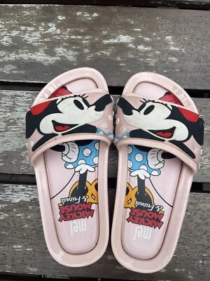 Sandálias Disney Little Girls Mini Melissa Beach Slide + Mickey And Friends 11 - Imagem 1 de 3