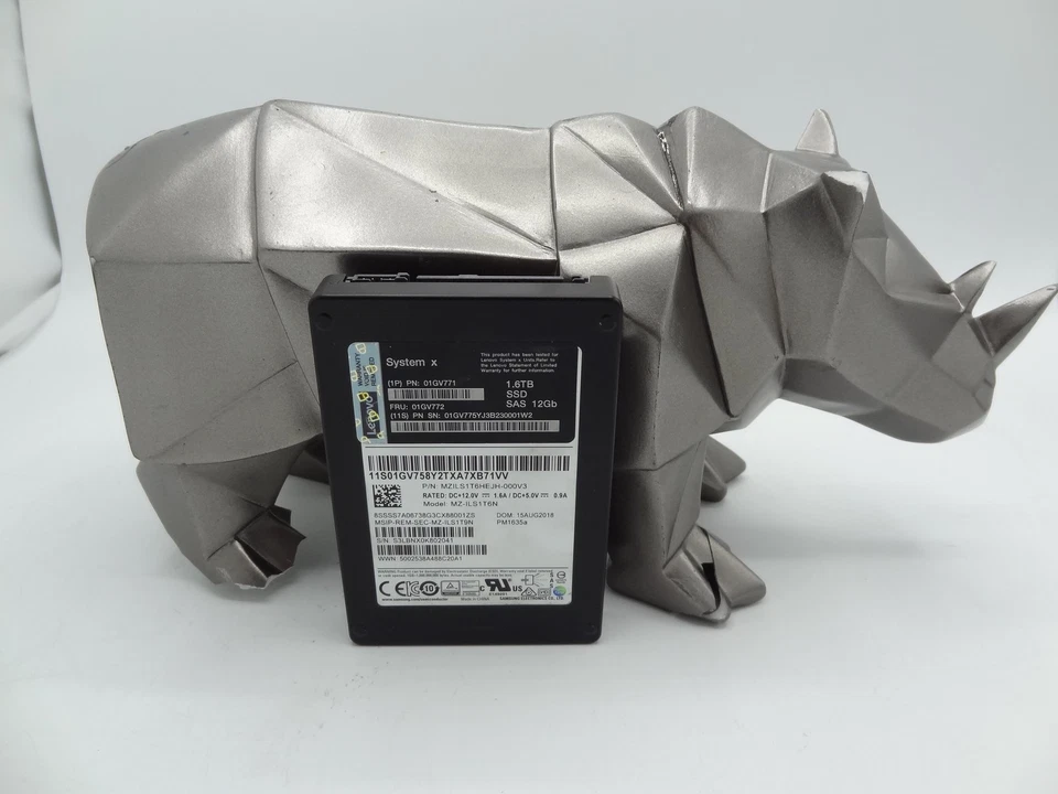 Lenovo MZILS1T6HEJH-000V3 1.6TB SAS PM1635a 12Gb/s 2.5in SSD - Image 1 of 1