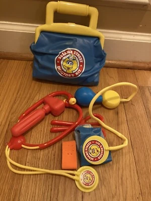 Sesame Street Doctor's Kit 1993 Tyco Vintage Bolso Medicina Play Big Bird De colección Foto 1 de 4