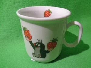 Henkelbecher Krtek  Maulwurf beim Erdbeeren essen 9 cm von Thun  - Bild 1 von 2