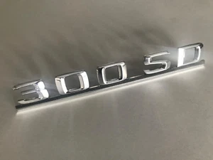 Schriftzug " 300SD " Kofferraum Heckklappe A1268170715 für Mercedes W126 NEU - Picture 1 of 7