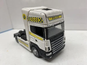 Unidad de tractor Teama Scania librea de policía escala 1/48 sin caja - Imagen 1 de 2