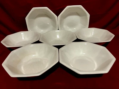 Conjunto octogonal branco Johnson Brothers Heritage de 7 tigelas de cereais/sopa 6 3/4" - Imagem 1 de 2