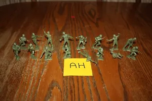 Marx Army Battleground 16-Piece Lot of Vintage American Soldiers Tank AH - MPC - Picture 1 of 8