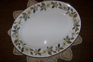 Wedgwood - Beaconsfield - 15 1/4-inch Oval Serving Platter (Superior condition) - Picture 1 of 4