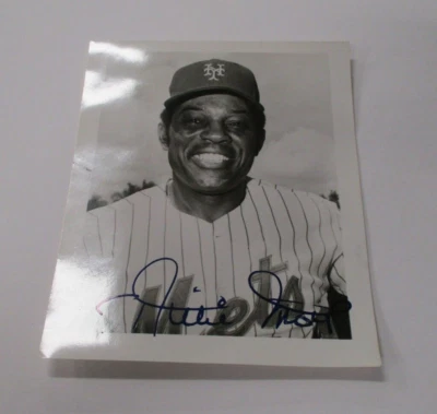 Willie Mays 1973 New York Mets Team Issued 4x5 Stamped Auto Photo - Image 1 of 4