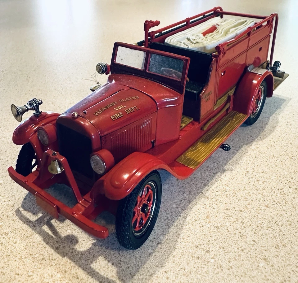 Signature Models 1/32 Scale 1928 REO Fire Truck Pleasant Plains VFD Firefighter - Image 1 of 4