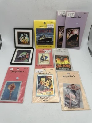 Lote de 10 pósteres de iconos e películas miniatura vintage de casa de muñecas Foto 1 de 4
