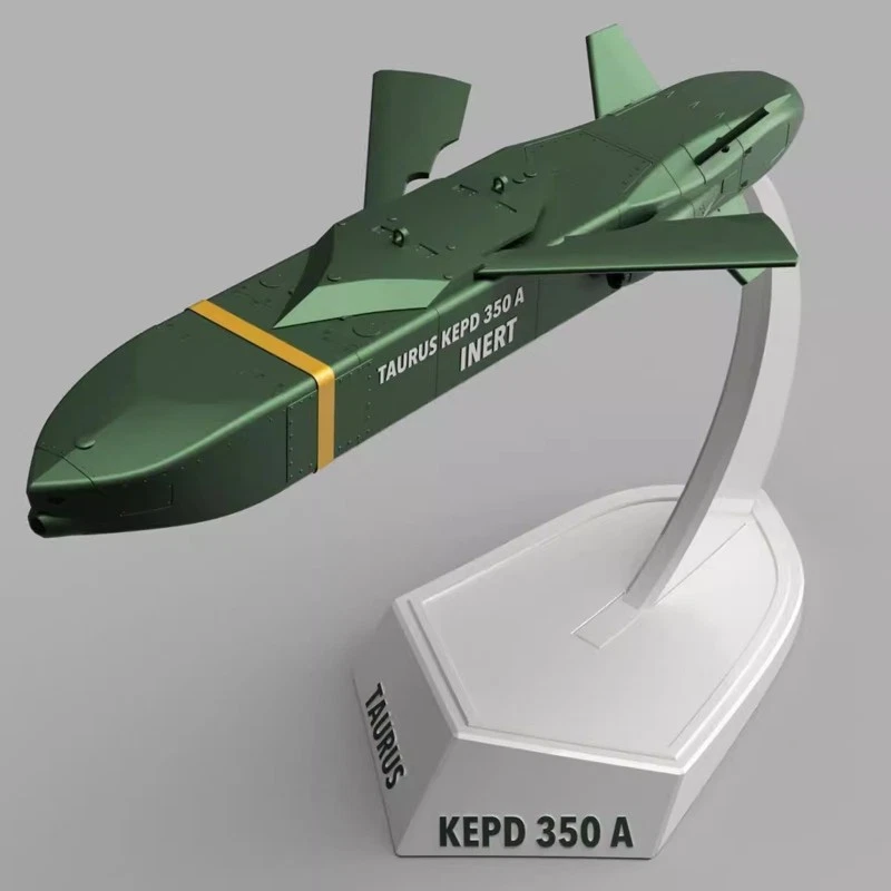 3D Printed 1:20 Military Model Collection Germany TAURUS KEPD 350 Cruise Missile - Image 1 of 4