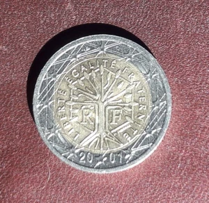 Liberté Égalité Fraternité (2001) 2 EURO COIN - Picture 1 of 2