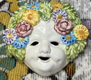 Máscara de baco de cerámica italiana pintada a mano hecha en Italia rosas florales 6" a través - Imagen 1 de 4