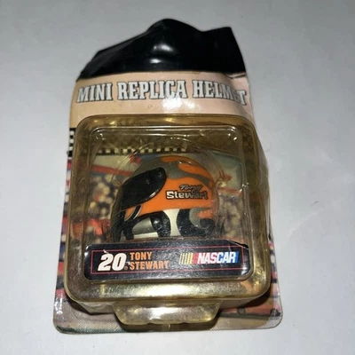 Casco Nascar #20 Tony Stewart mini réplica Foto 1 de 4