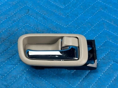 Lexus LX470 maçaneta interna da porta do passageiro dianteiro com moldura marfim: LG00 2003-2007 OE - Imagem 1 de 4