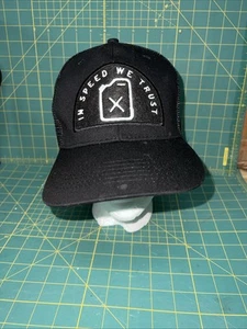 Cappello Berretto SnapBack In Speed We Trust Nero Bianco Ricamato Maglia Corsa Camionista - Foto 1 di 6