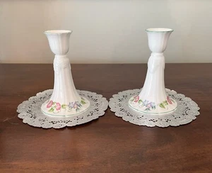 PORTAVELAS ROYAL WORCESTER Inglés Jardín Hueso China 4.75" Alto RARO DIFÍCIL DE ENCONTRAR - Imagen 1 de 8