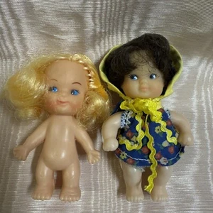 2 VINTAGE UNEEDA Pee Wee Doll Blonde Hair Hong KONG - Picture 1 of 8