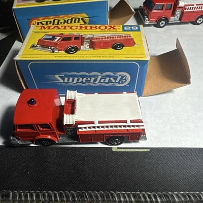 火柴盒 Superfast 号 29 Fire Pumper 卡车带原装盒全新全新全新无标签 — 第 1/4 张图片