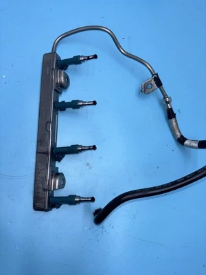 2010-2017 Toyota Prius Fuel Rail injectors Assembly - Image 1 of 4