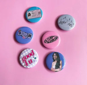 Olivia Rodrigo SOUR World Tour 6 Pin Set Botones Prendedores Exclusivos Amistad Regalos - Imagen 1 de 2