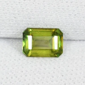 0,54 ct BRILLANTE - VERDE MULTI BRILLANTE ESFERA NATURAL - Octágono Ver Vdo 6C - Imagen 1 de 2