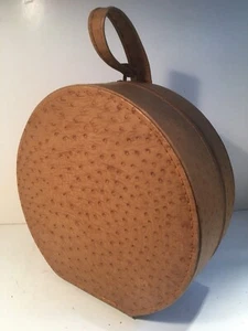 VINTAGE 1960'S ROUND VANITY MAKE-UP TRAVEL CASE OSTRICH LEATHER VINYL BARBIE - Picture 1 of 8