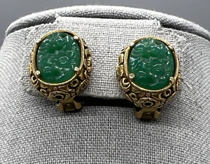 Vintage Asian Export Green Glass Earrings Gold Tone Filigree Carved Cabochons - Bild 1 von 17