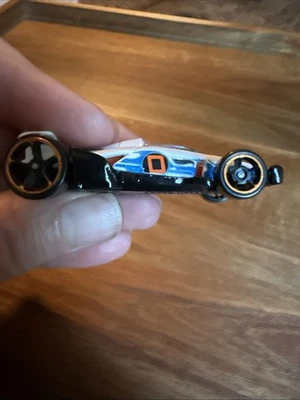 CFL02 White - Multipack Exclusive - Hot Wheels Basic 1/64 Diecast Car Loose - Image 1 of 4