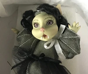 WILDE FANTASIE TONNER EVANGELINE GHASTLY PET BAT BELLA 5" HARZPUPPE NEU BOX! - Bild 1 von 11