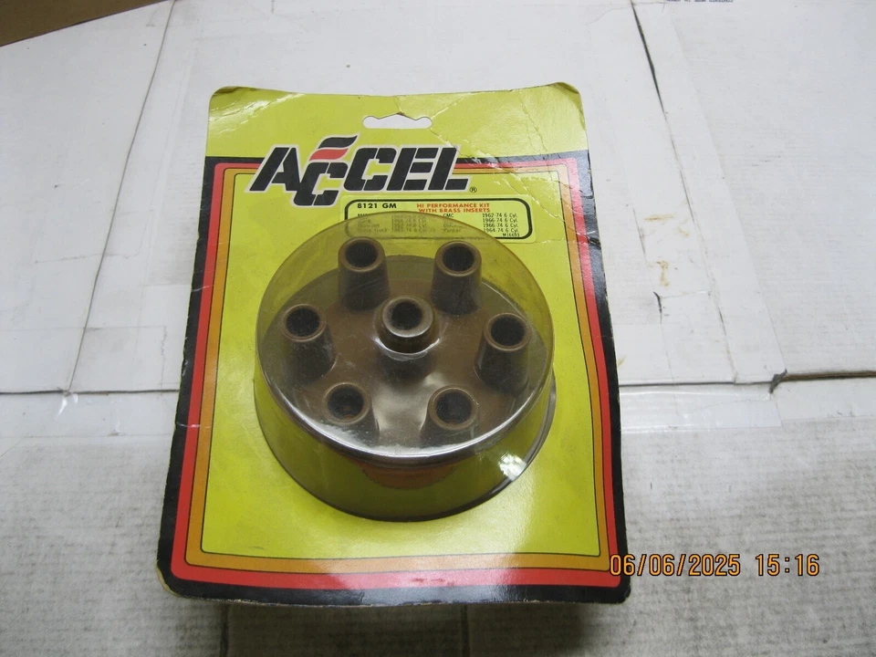 ACCEL DISTRIBUTOR CAP ROTOR 8121 GM M16693 (package rough) Foto 1 de 4