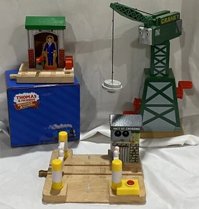 Thomas the Train Wooden Cranky Crane, Signal Crossing & Hatt St Crossing - Picture 1 of 12