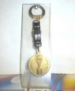 1966 FIFA World Cup England Football Souvenir Keychain "COUPE DU MONDE 1966" No2 - Picture 1 of 4