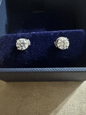 Aretes de cuatro puntas del Nilo Azul de oro blanco de 14 quilates,70 quilates cada uno en total 1,40 quilates Foto 1 de 4