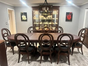 American Drew Vintage Furniture: Advocate Collection: Table & Chairs - Picture 1 of 7