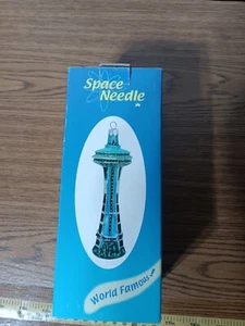 Global Village Glass SEATTLE SPACE NEEDLE Holiday Ornament By Glass Eye Studios - Picture 1 of 2