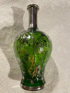 Vintage grüne Glaskaraffe mit Silberüberfang, Blumenmotiv - Bild 1 von 4