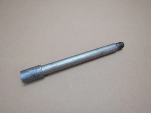 Yamaha MT-09 SP [MTN 890] 2023 13,677 miles front wheel spindle (14097) - Picture 1 of 3