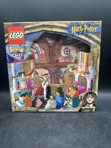 LEGO Harry Potter set 4723 - Diagon Alley Shops; 100% complete w box & manual - Picture 1 of 6