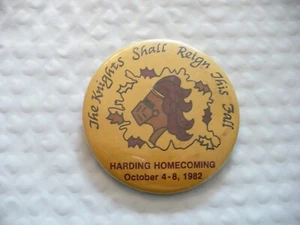 OM- VINTAGE 1982 HARDING KNIGHTS HOMECOMING PIN BADGE #27387 (NICE!!! - Picture 1 of 7