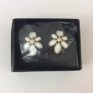 Avon Gold Tone Flower Earrings in Sealed Package - White Petals with Rhinestone - Picture 1 of 4