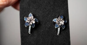 Orecchini argentati con zirconi bianchi e blu - Foto 1 di 8