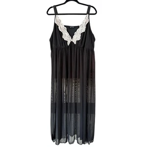 BloomChic Women's Plus Size Black & White Lace Nightgown Size 26 - Picture 1 of 6