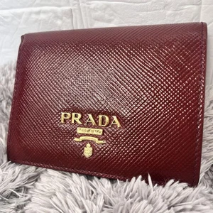 Prada Geldbörse Saphir Bordeaux Klappbar - Bild 1 von 20