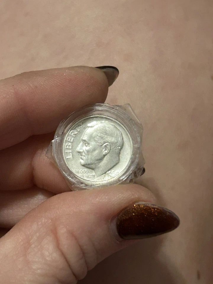 1960 Roosevelt Dime No Mint Mark Very Good Condition All Bands On Torch - Image 1 of 4