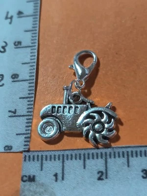 Charms Anhänger Traktor 927 - Bild 1 von 2