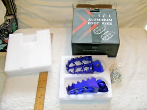 Motorcycle Foot Pegs NIB W/spares Blue #YZ450FX Yamaha YZ125-450 & WR250-450 MX - Picture 1 of 8